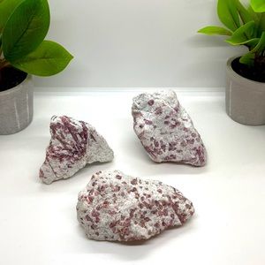 Pink tourmaline in cleavandite
